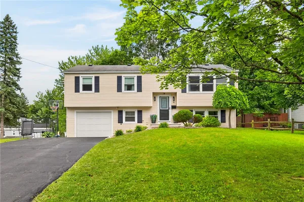 $229,000 | 18 Aldrich Drive, Palmyra, NY 14522