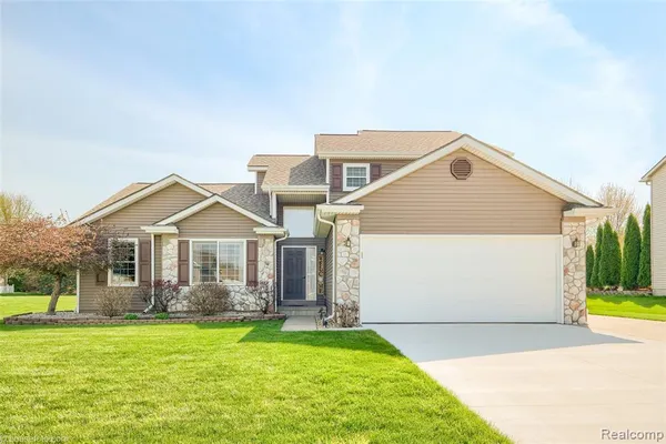 $387,500 | 1447 Crystal Pond Drive, Davison, MI 48423