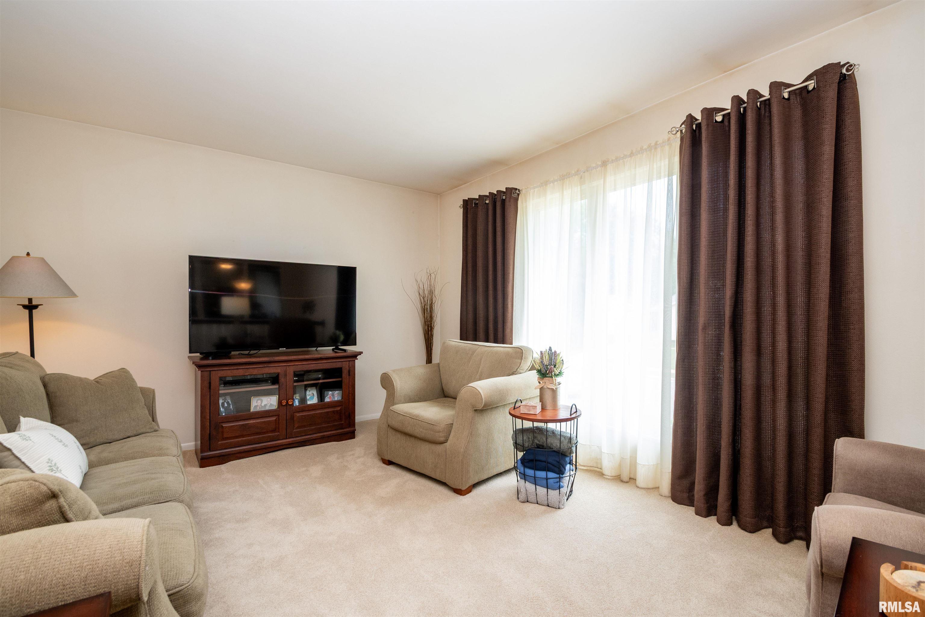 6203 North Randwick Road Peoria, IL 61615 - Photo 6 of 35