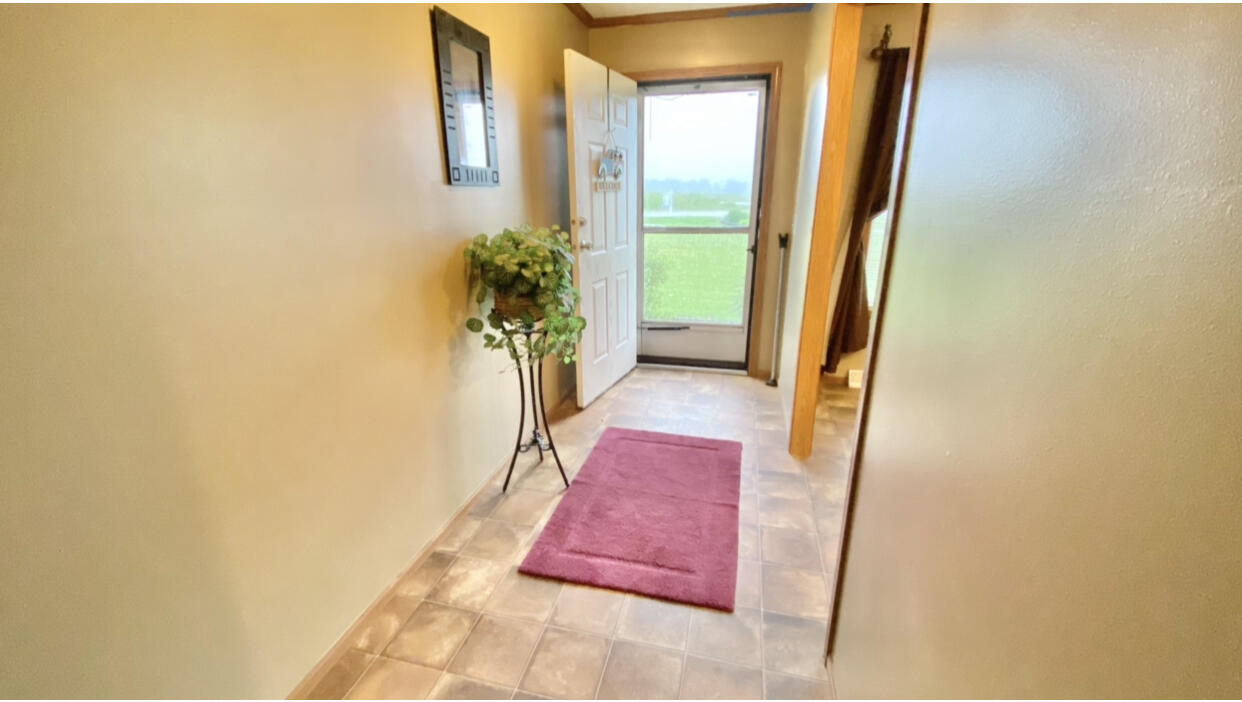 4037 Oxbow Road Sodus, MI 49126 - Photo 2 of 31 IMG_9670