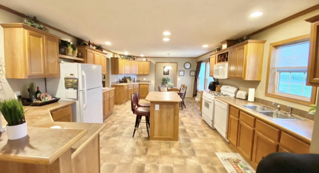 4037 Oxbow Road Sodus, MI 49126 - Photo 5 of 31 IMG_9687