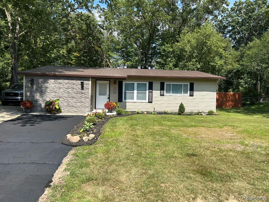 2564 Mueller Road Lake Orion, MI 48359 - Photo 1 of 21 Gallery Image 1