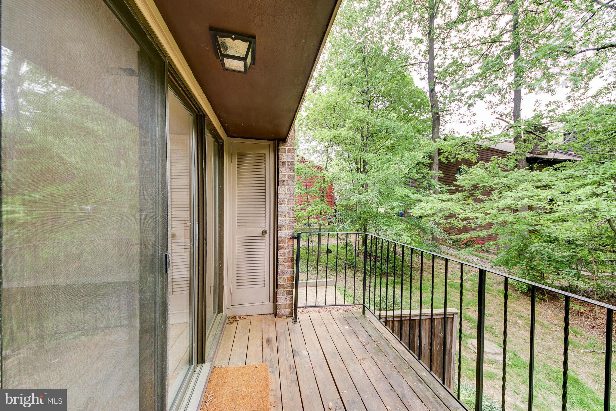 2003 Headlands Circle Reston, VA 20191 - Photo 17 of 19 Deck
