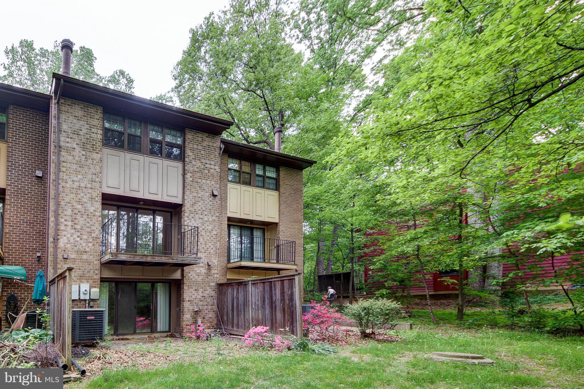 2003 Headlands Circle Reston, VA 20191 - Photo 18 of 19 Exterior (Rear)