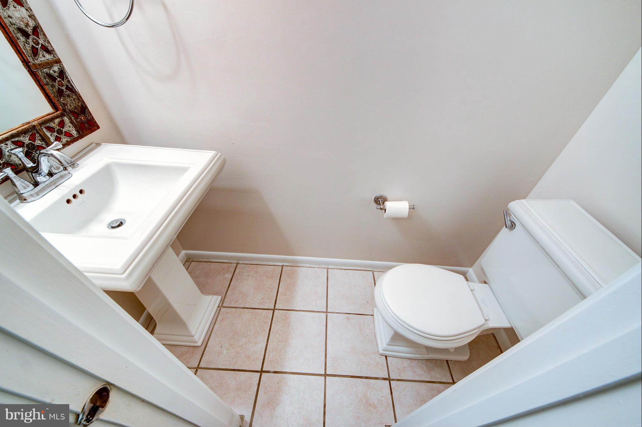 2003 Headlands Circle Reston, VA 20191 - Photo 8 of 19 Main Level Powder Room