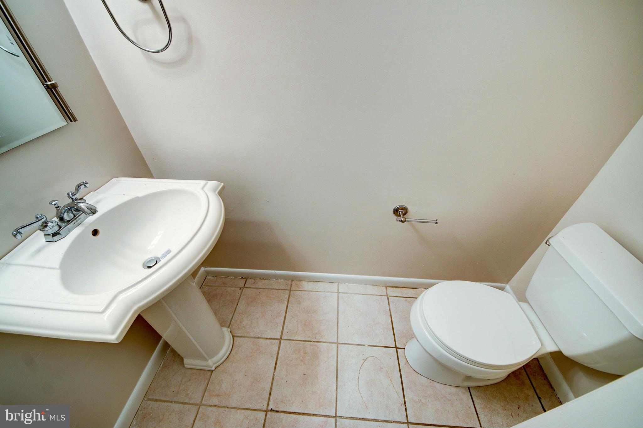 2003 Headlands Circle Reston, VA 20191 - Photo 10 of 19 Lower Level Powder Room