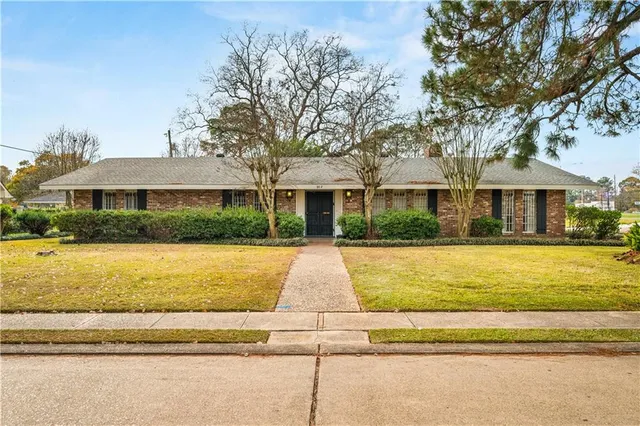 $289,500 | 202 Sweetbriar Drive, Alexandria, LA 71303