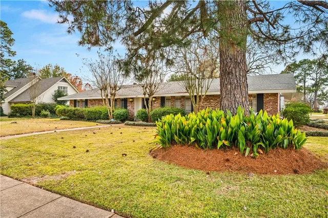 $289,500 | 202 Sweetbriar Drive, Alexandria, LA 71303