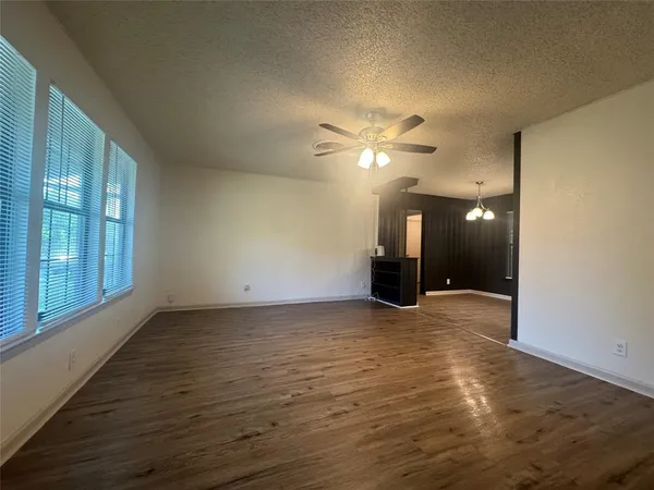 $2,800 | 3731 Avenue M, Fort Worth, TX 76105
