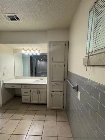 $2,800 | 3731 Avenue M, Fort Worth, TX 76105