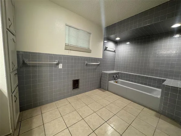 $2,800 | 3731 Avenue M, Fort Worth, TX 76105