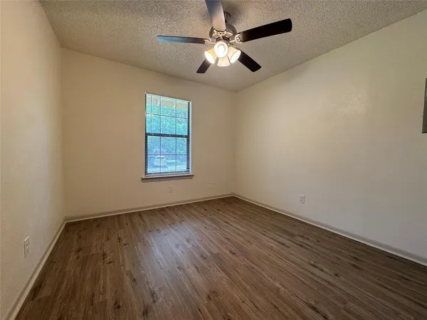 $2,800 | 3731 Avenue M, Fort Worth, TX 76105