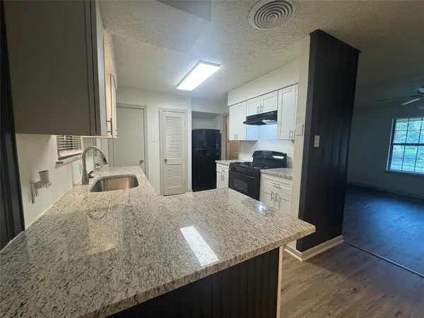 $2,800 | 3731 Avenue M, Fort Worth, TX 76105