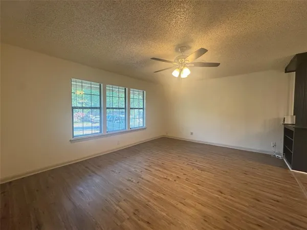 $2,800 | 3731 Avenue M, Fort Worth, TX 76105