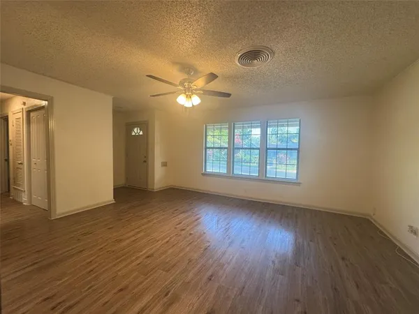 $2,800 | 3731 Avenue M, Fort Worth, TX 76105
