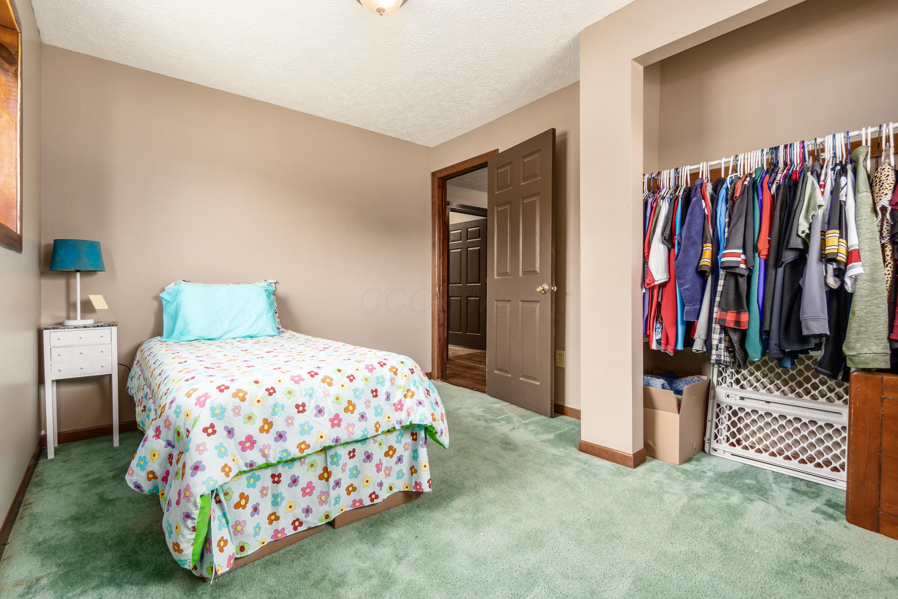 5795 Royalton Road Southwest Lancaster, OH 43130 - Photo 26 of 49 Large closet