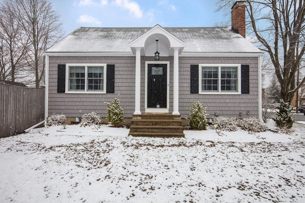 17 Bonad Road Stoneham, MA 02180 - Photo 1 of 30 Gallery Image 1