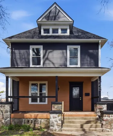 $489,900 | 645 East Calhoun Street, Woodstock, IL 60098