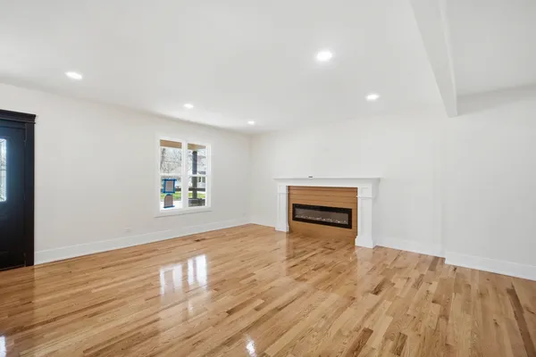 $489,900 | 645 East Calhoun Street, Woodstock, IL 60098
