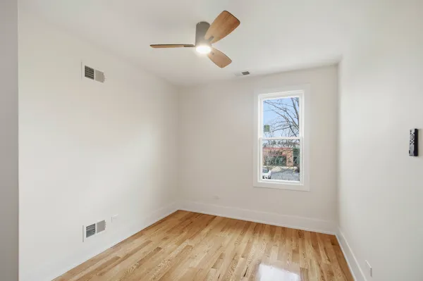 $489,900 | 645 East Calhoun Street, Woodstock, IL 60098