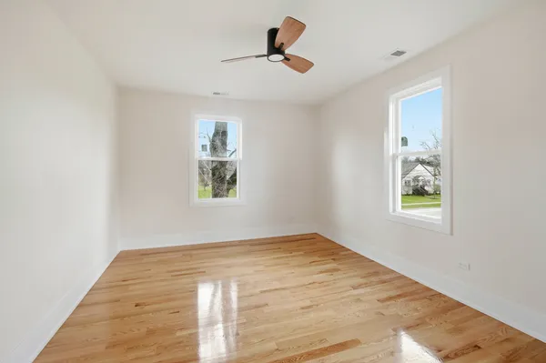 $489,900 | 645 East Calhoun Street, Woodstock, IL 60098