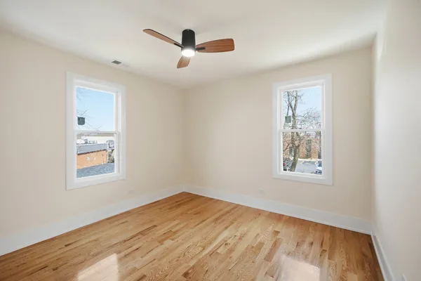 $489,900 | 645 East Calhoun Street, Woodstock, IL 60098
