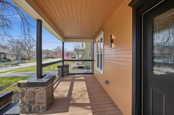 $489,900 | 645 East Calhoun Street, Woodstock, IL 60098