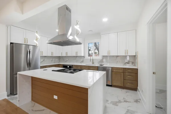 $489,900 | 645 East Calhoun Street, Woodstock, IL 60098