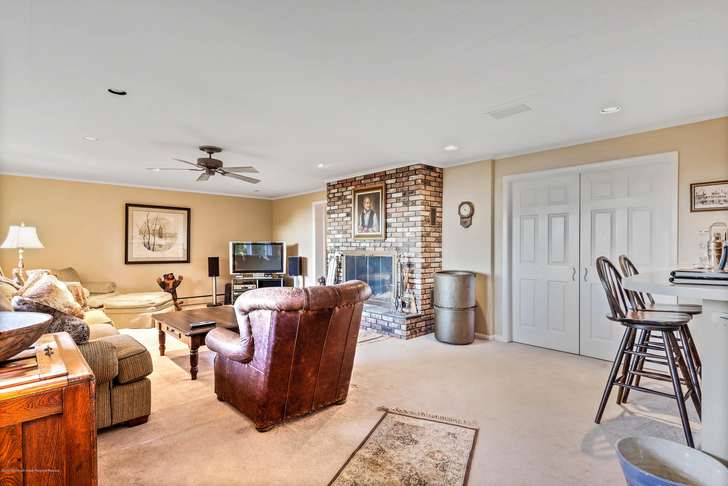 1 Hook Harbor Road Atlantic Highlands, NJ 07716 - Photo 34 of 40 a living room with furniture