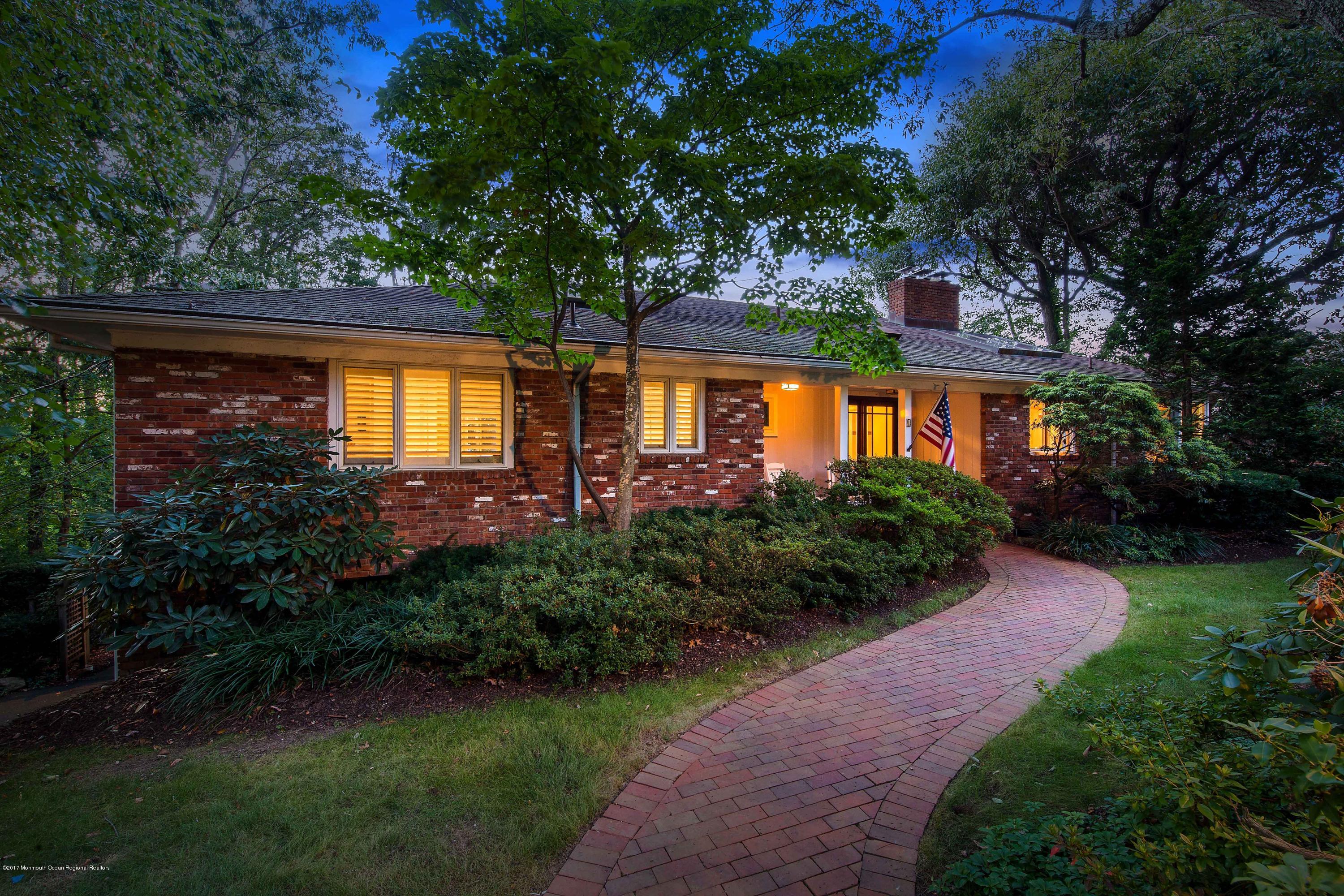 1 Hook Harbor Road Atlantic Highlands, NJ 07716 - Photo 8 of 40 a front view of a house with garden