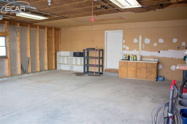 5411 Coldwater Road Flint, MI 48504 - Photo 23 of 24 21420316-22.JPG
