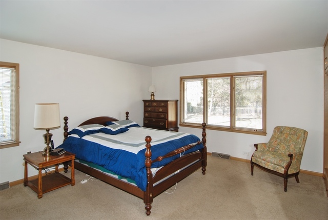 294 Gatesby Road Riverside, IL 60546 - Photo 9 of 25