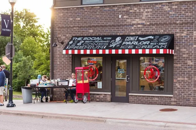 $828,490 | 5522 Vista Trail, Victoria, MN 55318