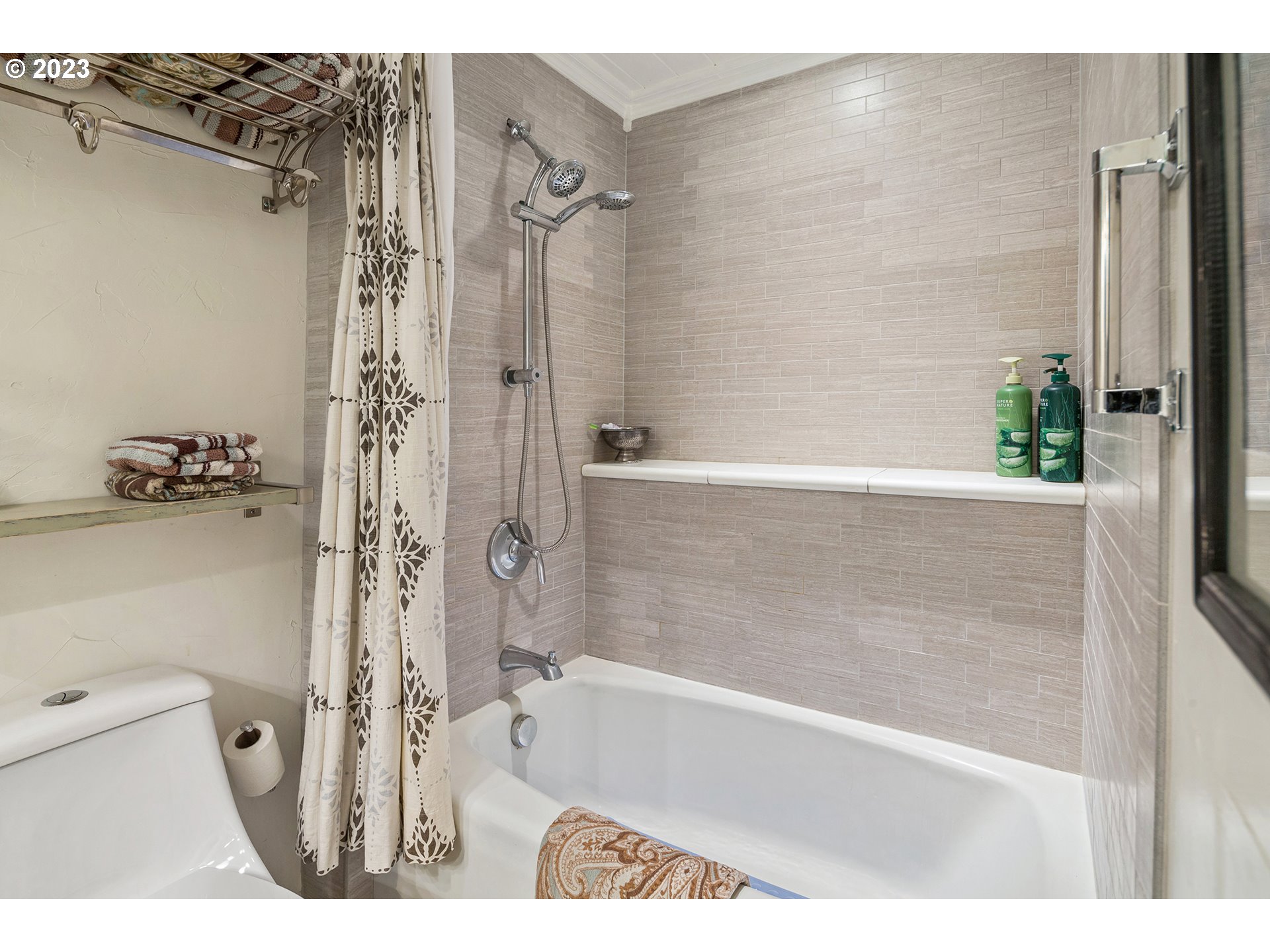 2410 Park Road Lake Oswego, OR 97034 - Photo 25 of 48 Gallery Image 25