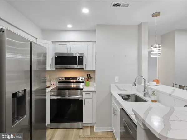 $2,125 | 6908 B Mary Caroline Circle, Unit B, Alexandria, VA 22310