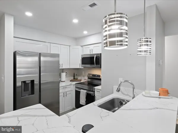 $2,125 | 6908 B Mary Caroline Circle, Unit B, Alexandria, VA 22310