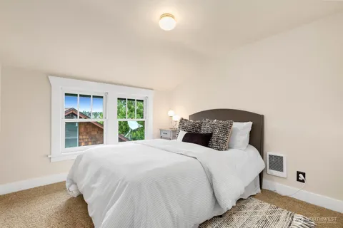 $1,025,000 | 4611 34th Avenue West, Seattle, WA 98199