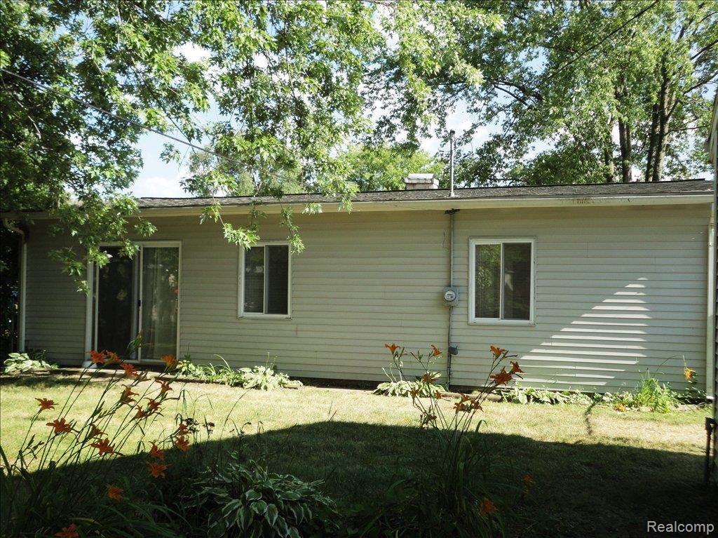 1157 Beta Road Walled Lake, MI 48390 - Photo 19 of 24 Rear