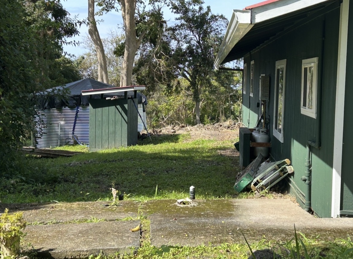 82-6136 D Road, Unit B Captain Cook, HI 96704 - Photo 21 of 30 a view of a backyard