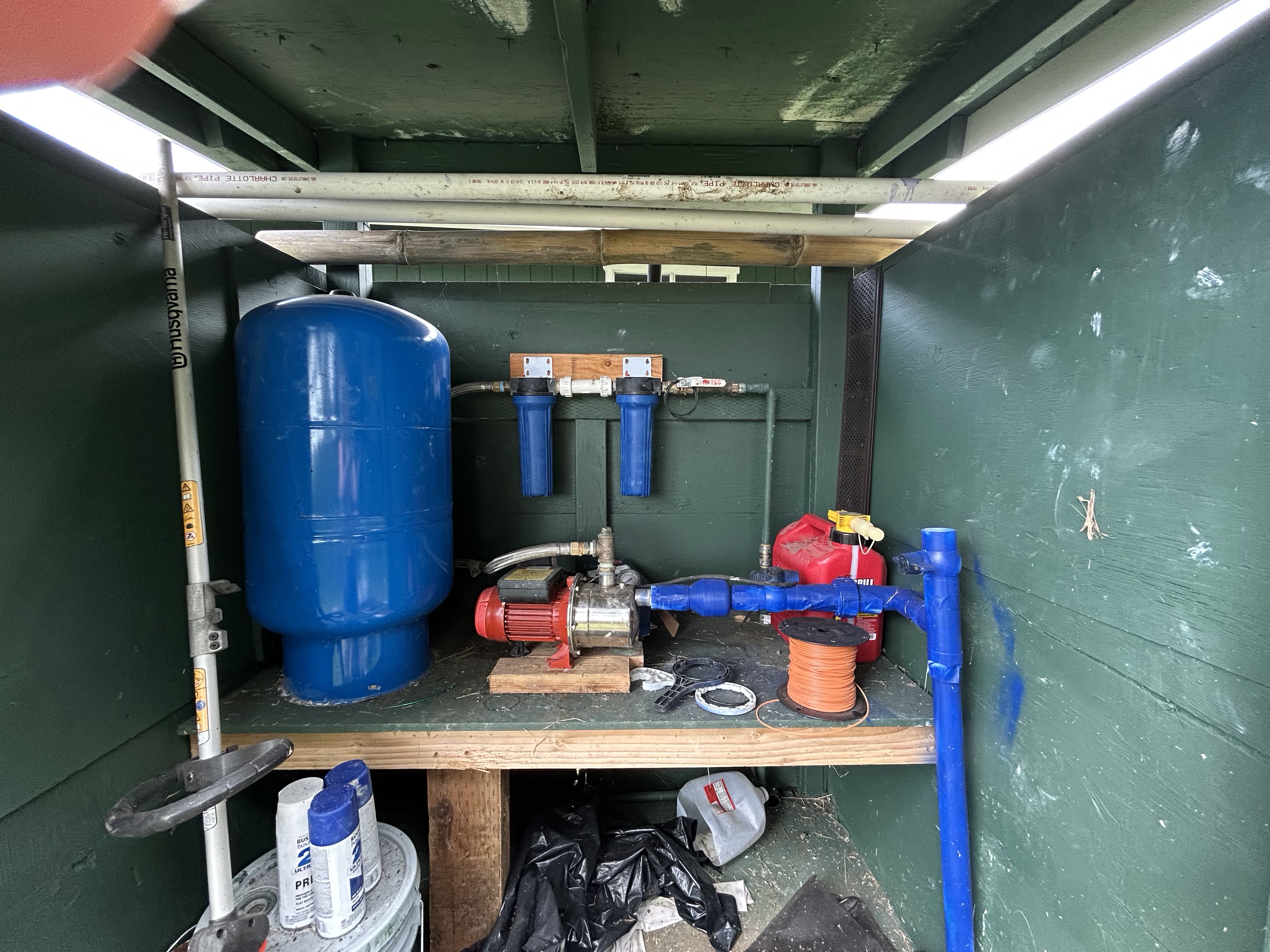 82-6136 D Road, Unit B Captain Cook, HI 96704 - Photo 25 of 30 a room with furniture and air hockey table