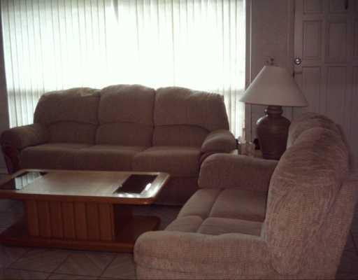 3508 West Park Road Hollywood, FL 33021 - Photo 7 of 15 Living Room