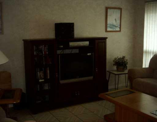 3508 West Park Road Hollywood, FL 33021 - Photo 8 of 15 Living Room