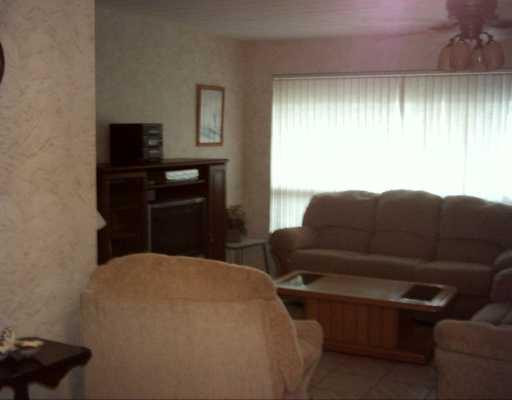 3508 West Park Road Hollywood, FL 33021 - Photo 10 of 15 Living Room