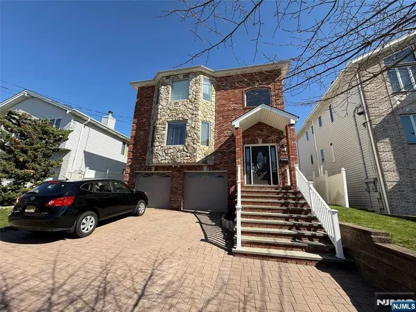 $3,250 | 555 Jefferson Street, Unit 1, Carlstadt, NJ 07072