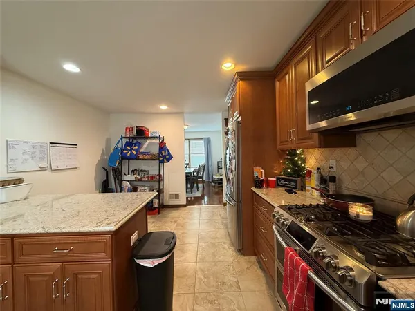 $3,250 | 555 Jefferson Street, Unit 1, Carlstadt, NJ 07072