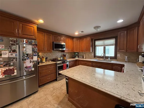 $3,250 | 555 Jefferson Street, Unit 1, Carlstadt, NJ 07072