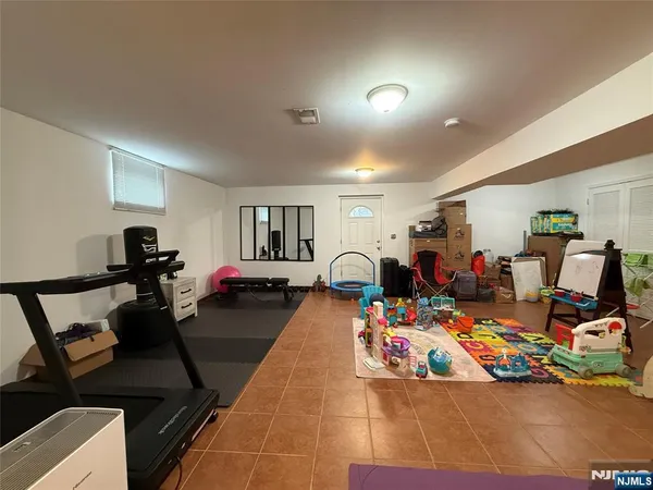 $3,250 | 555 Jefferson Street, Unit 1, Carlstadt, NJ 07072