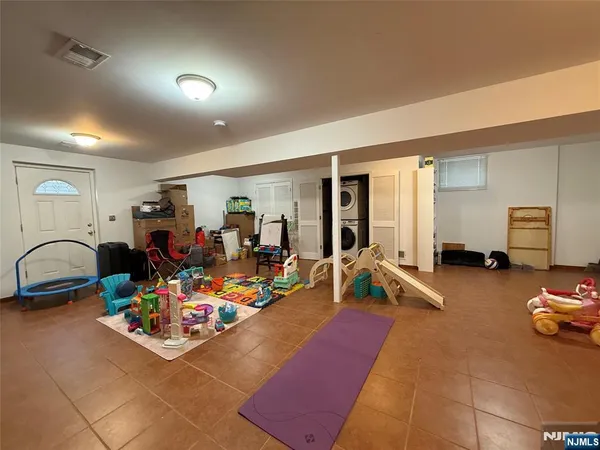 $3,250 | 555 Jefferson Street, Unit 1, Carlstadt, NJ 07072