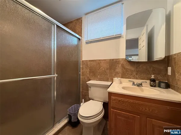 $3,250 | 555 Jefferson Street, Unit 1, Carlstadt, NJ 07072