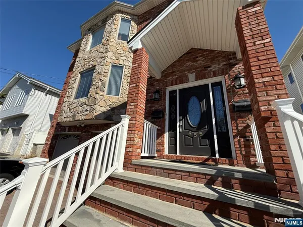 $3,250 | 555 Jefferson Street, Unit 1, Carlstadt, NJ 07072